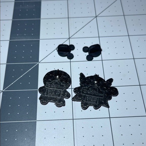 Disney Marvel Character Pins - Black, Blue, Yellow - Picture 4 of 5